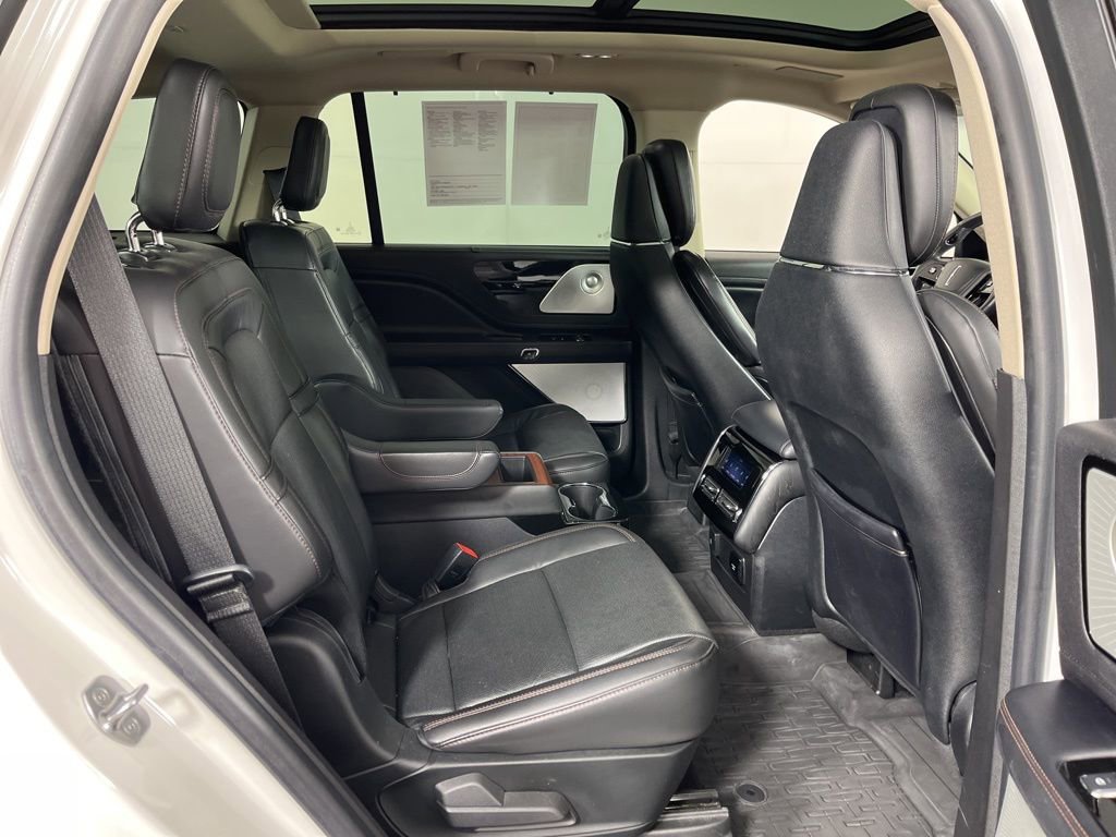 Used 2022 Lincoln Aviator Reserve w/ Equipment Group 201A image 6