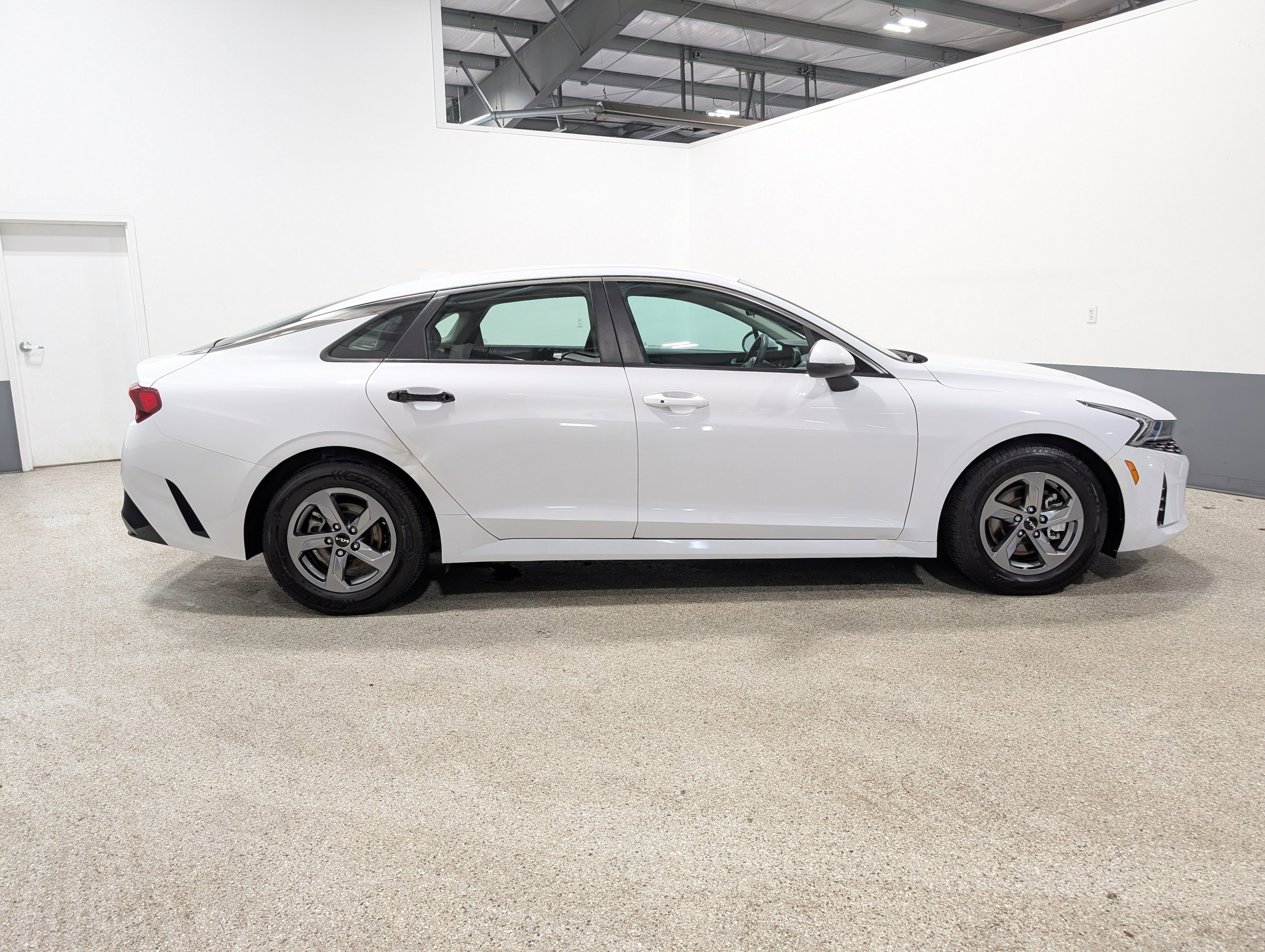 Used 2022 Kia K5 LXS image 2