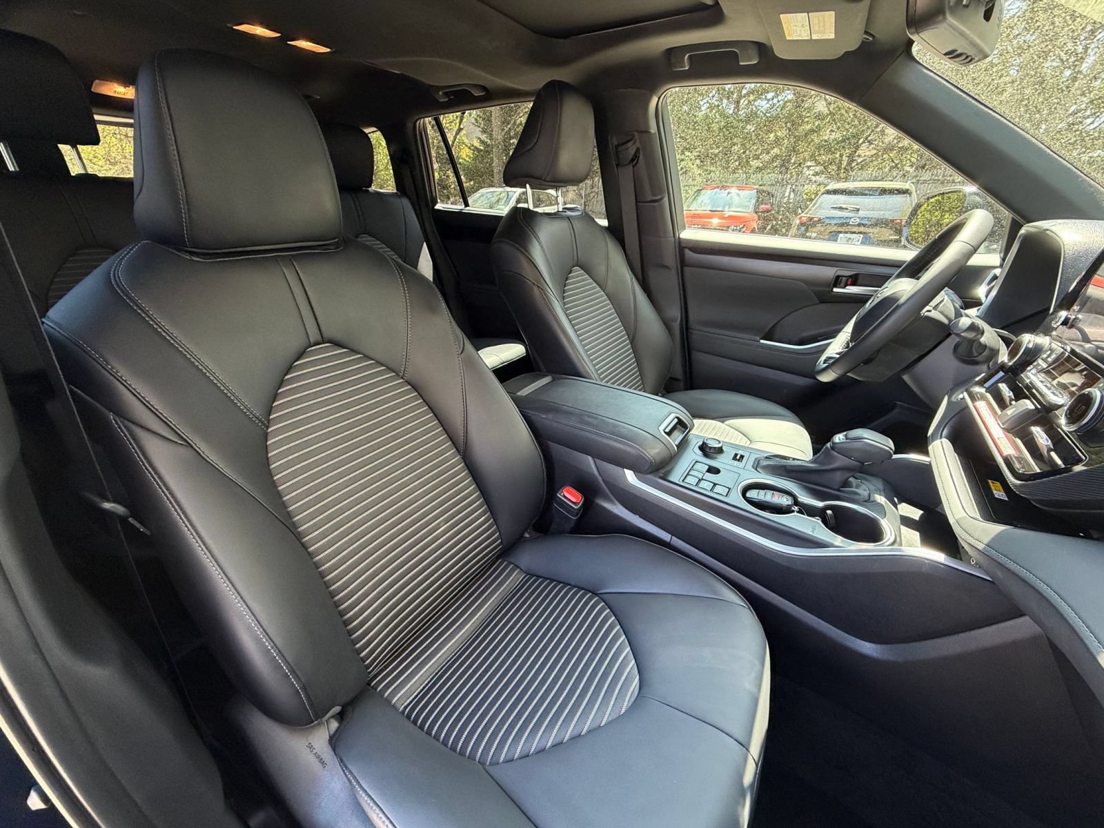 Used 2025 Toyota Highlander XSE AWD/4WD image 39