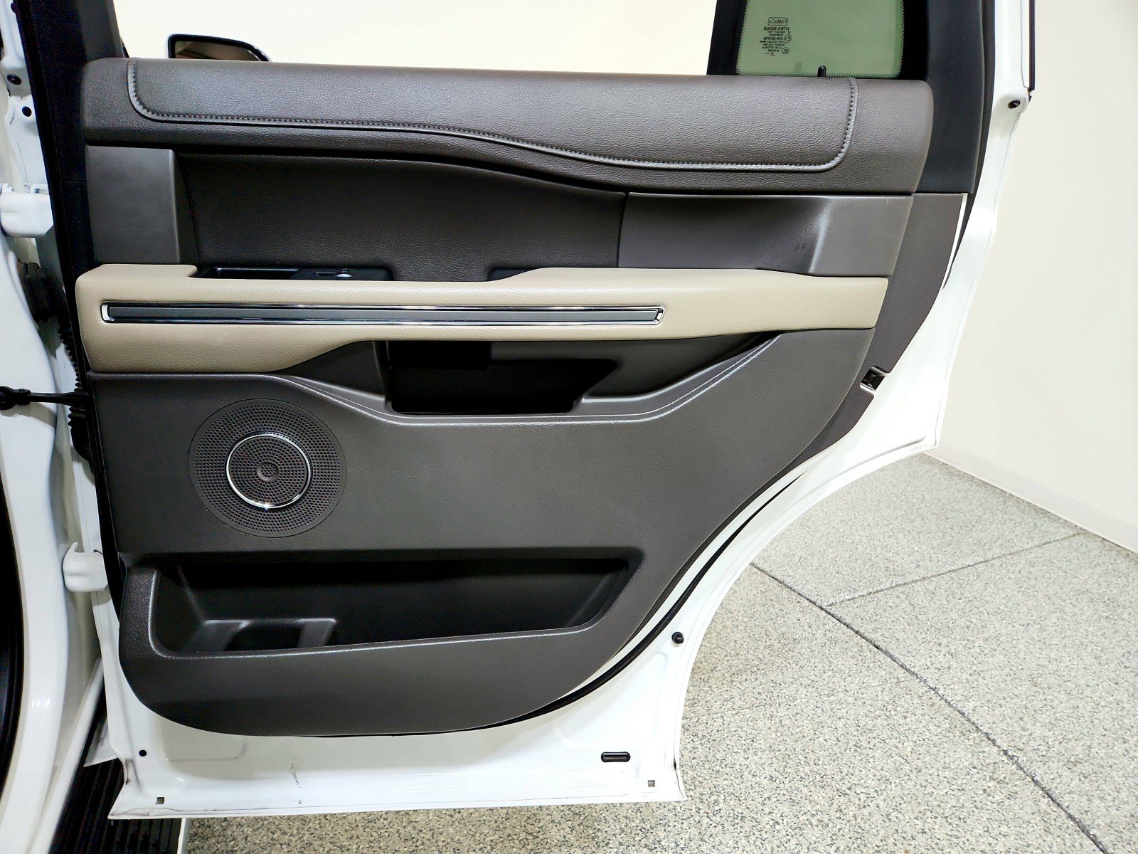 Used 2020 Ford Expedition XLT w/ Equipment Group 202A image 25