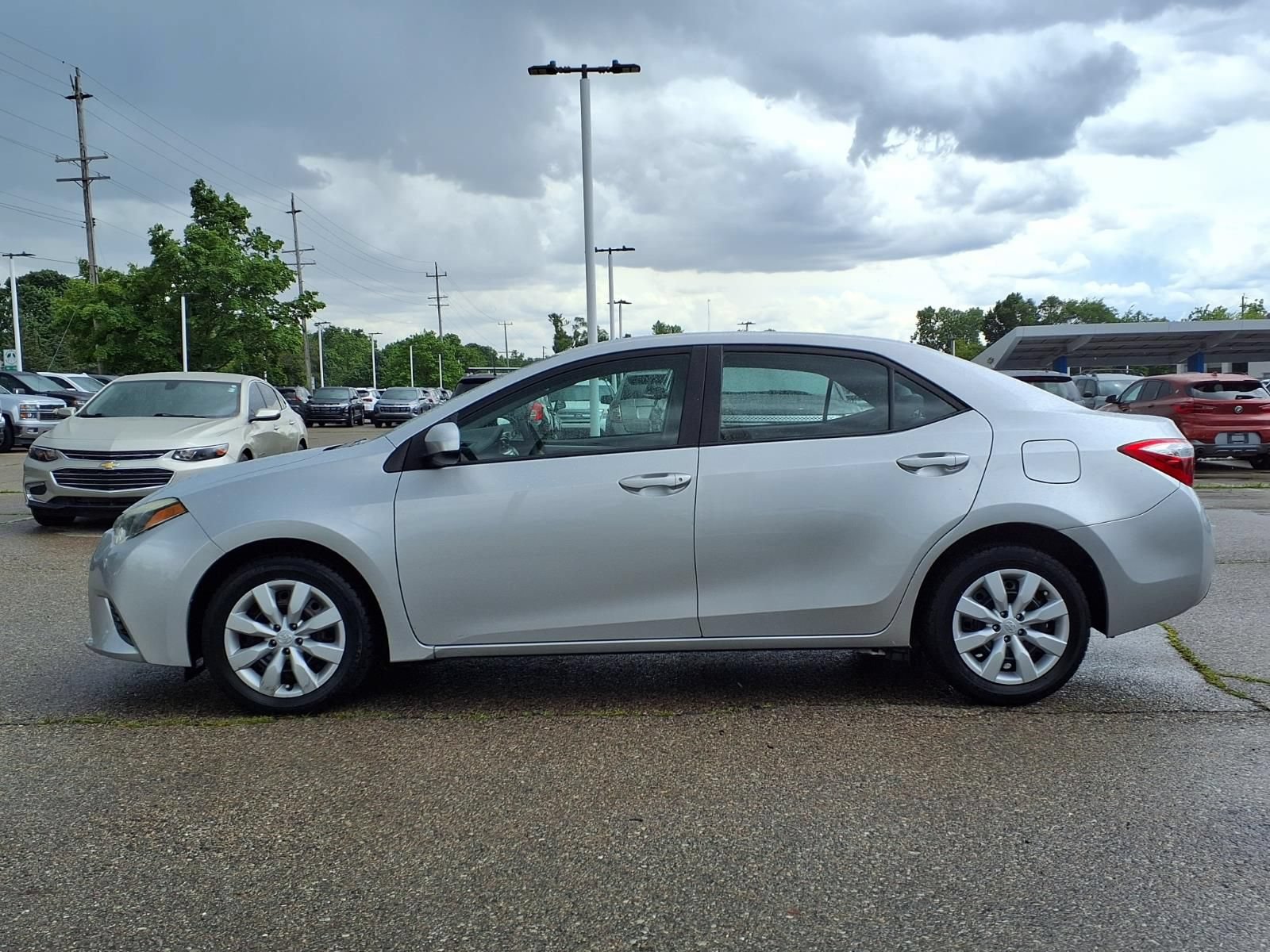 Used 2015 Toyota Corolla LE FWD image 8