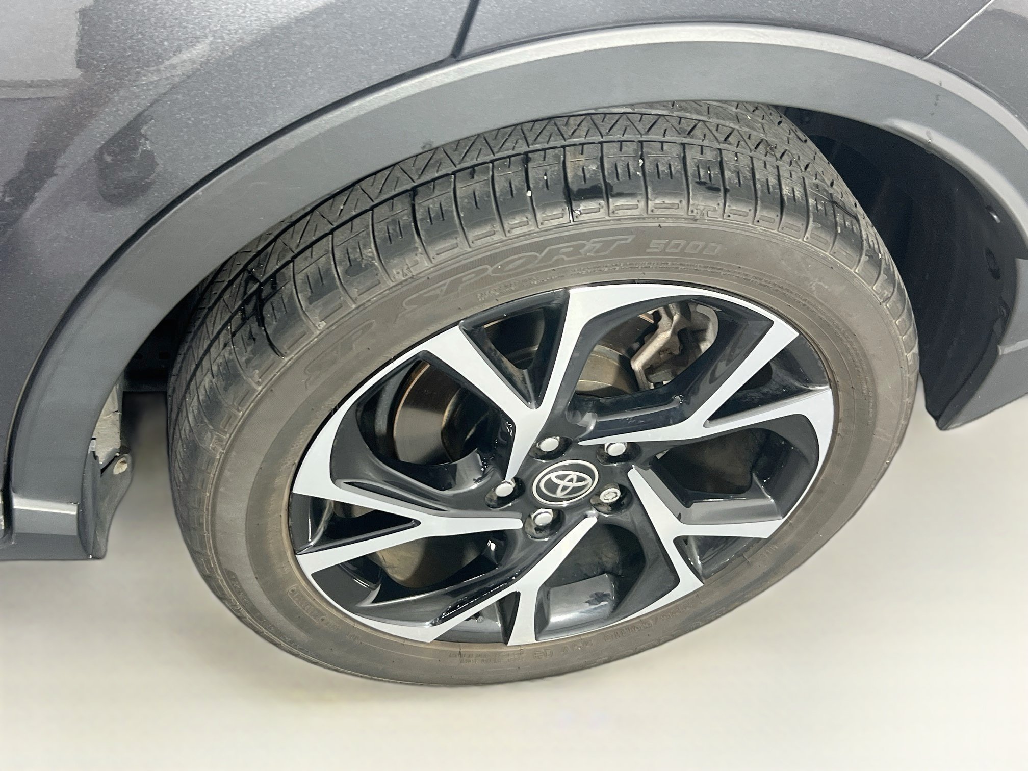 Used 2021 Toyota C-HR XLE FWD image 28