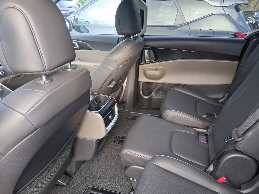 Certified 2026 Kia Carnival FWD image 13