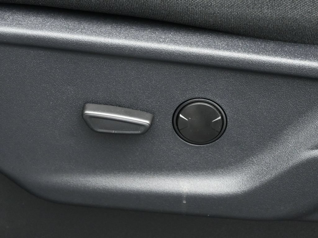 New 2026 Ford F350 XLT w/ XLT Premium Package AWD/4WD image 9