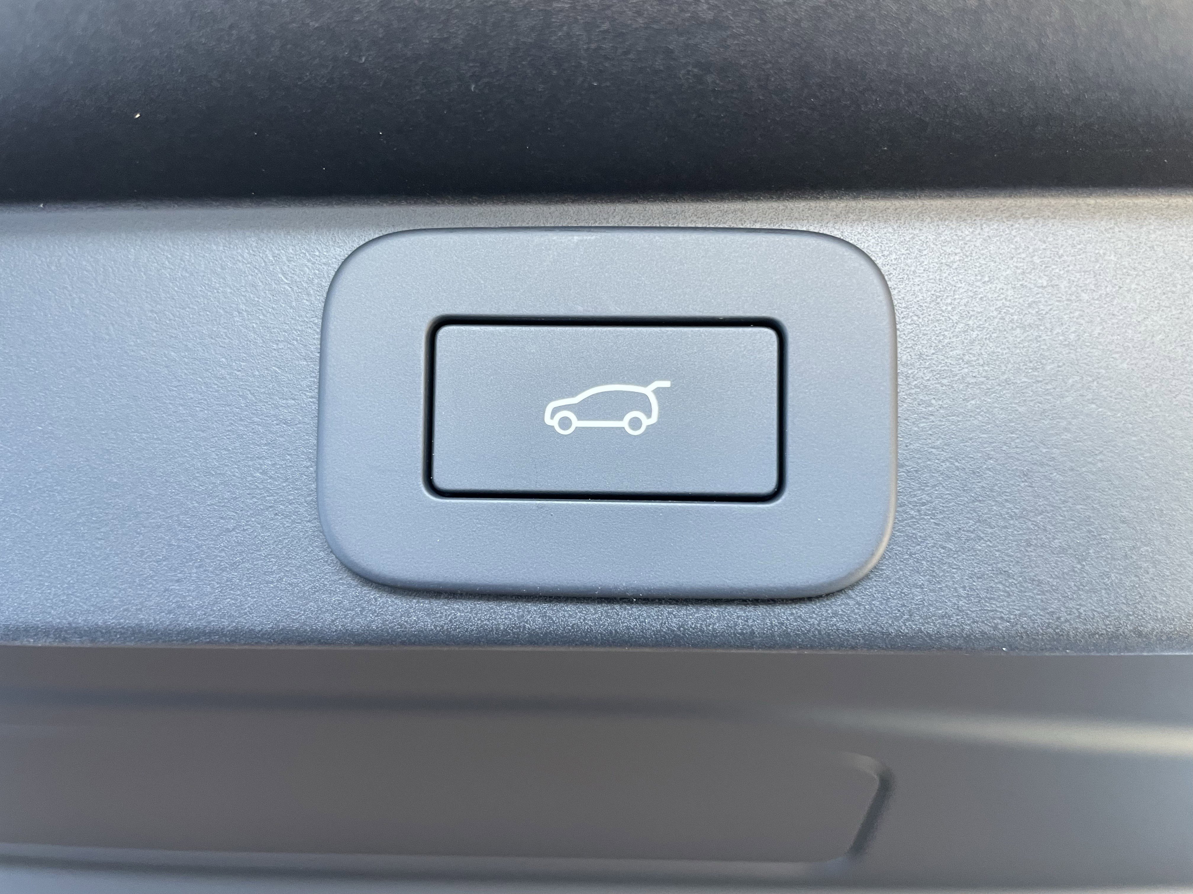 New 2026 Land Rover Range Rover SE image 37