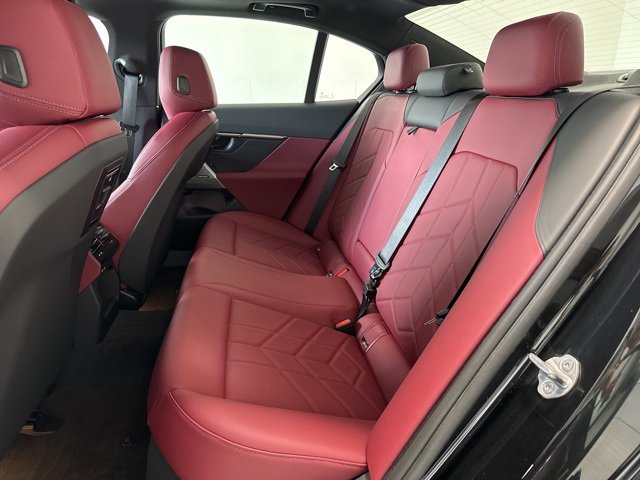 Used 2025 BMW i5 xDrive40 w/ Premium Package image 43