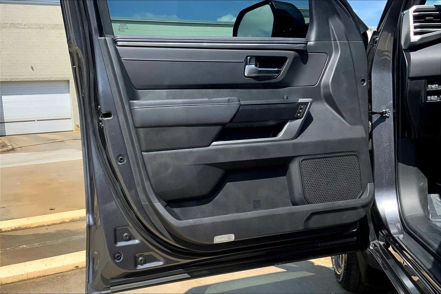 Used 2025 Toyota Sequoia Platinum image 21