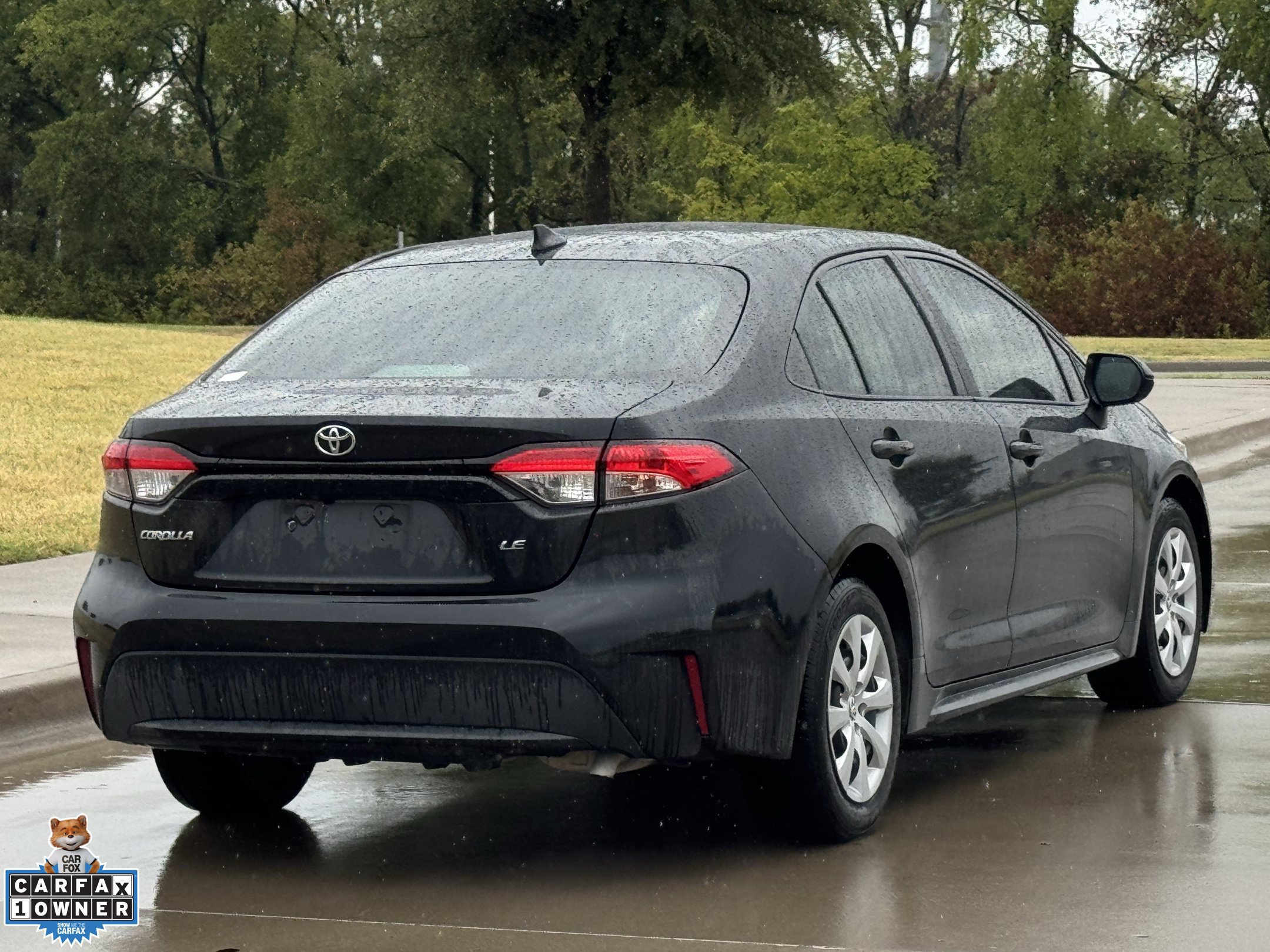 Used 2020 Toyota Corolla LE FWD image 4