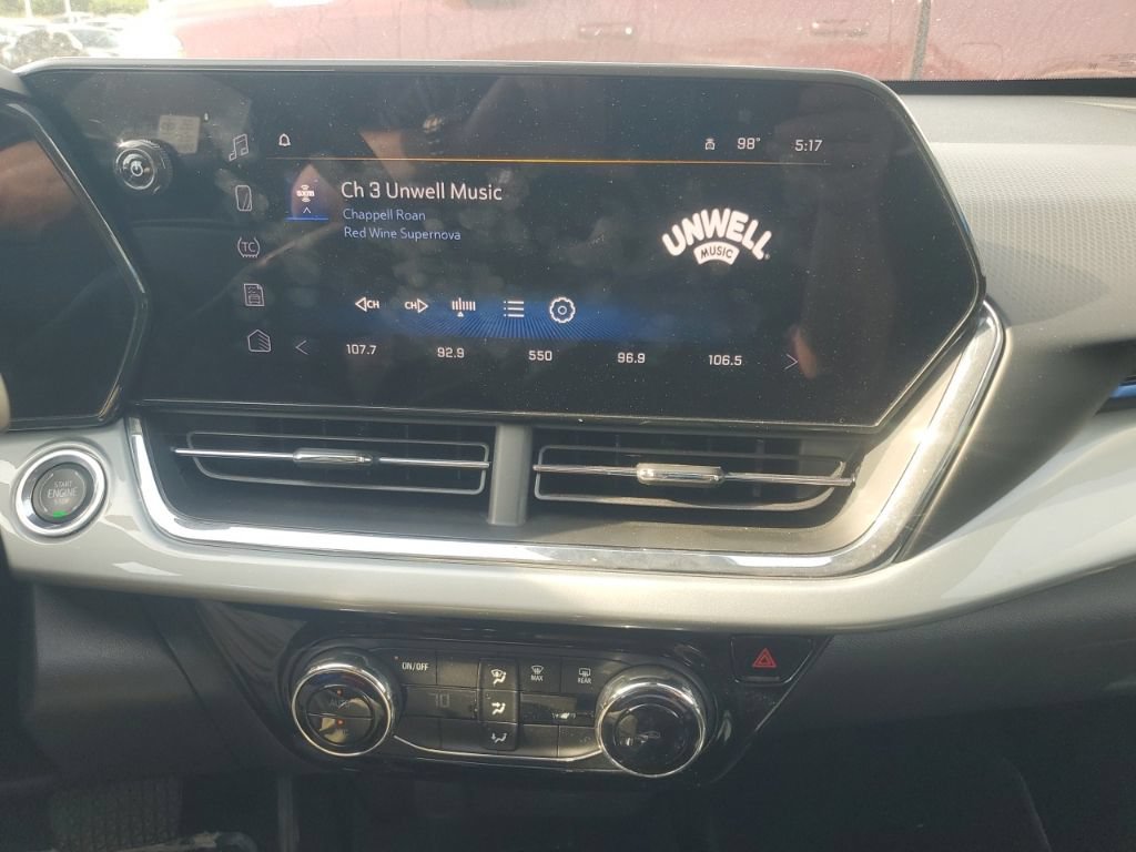 Used 2025 Chevrolet Trax LT FWD image 20