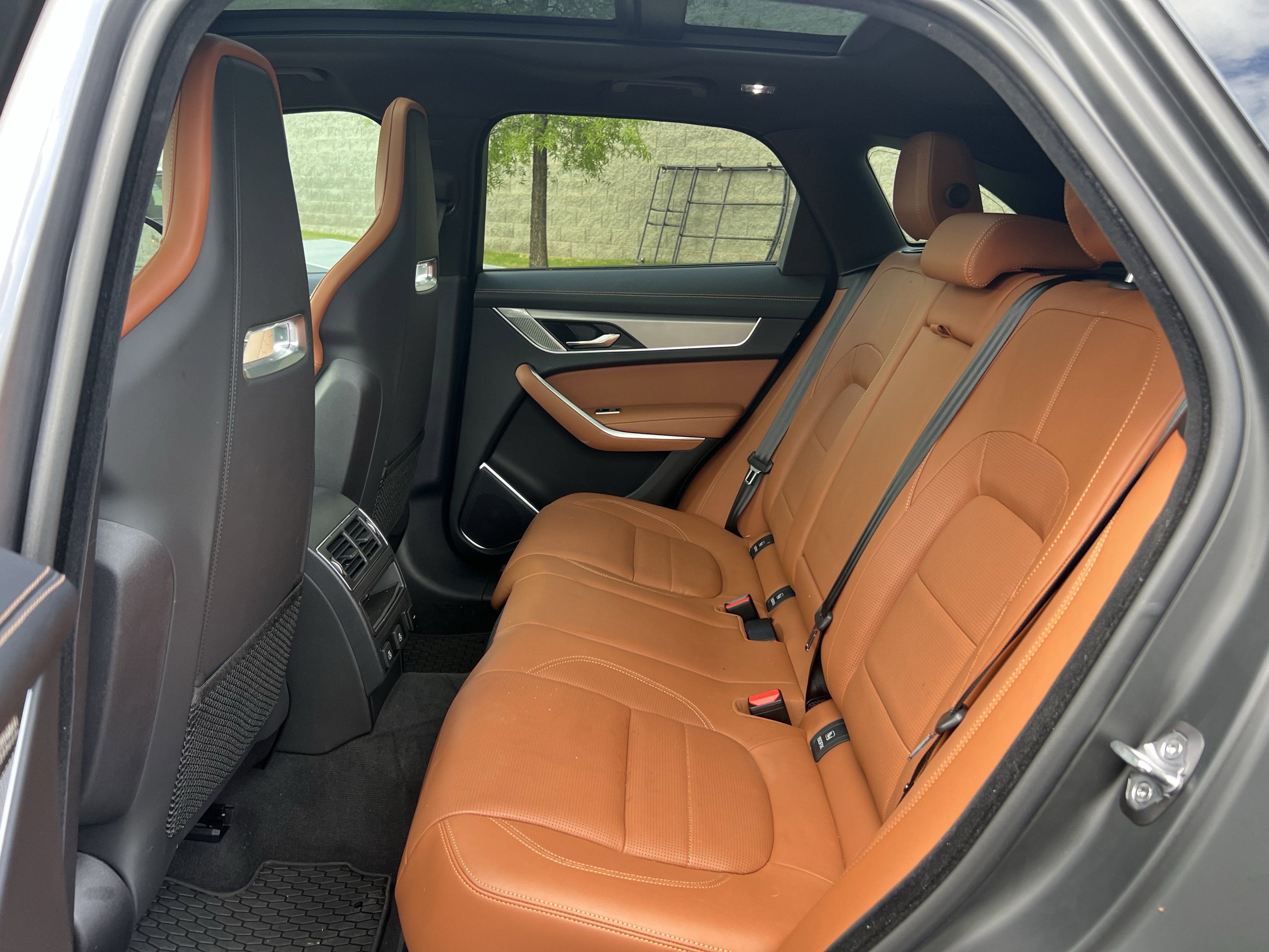 Used 2025 Jaguar F-PACE R-Dynamic S image 33