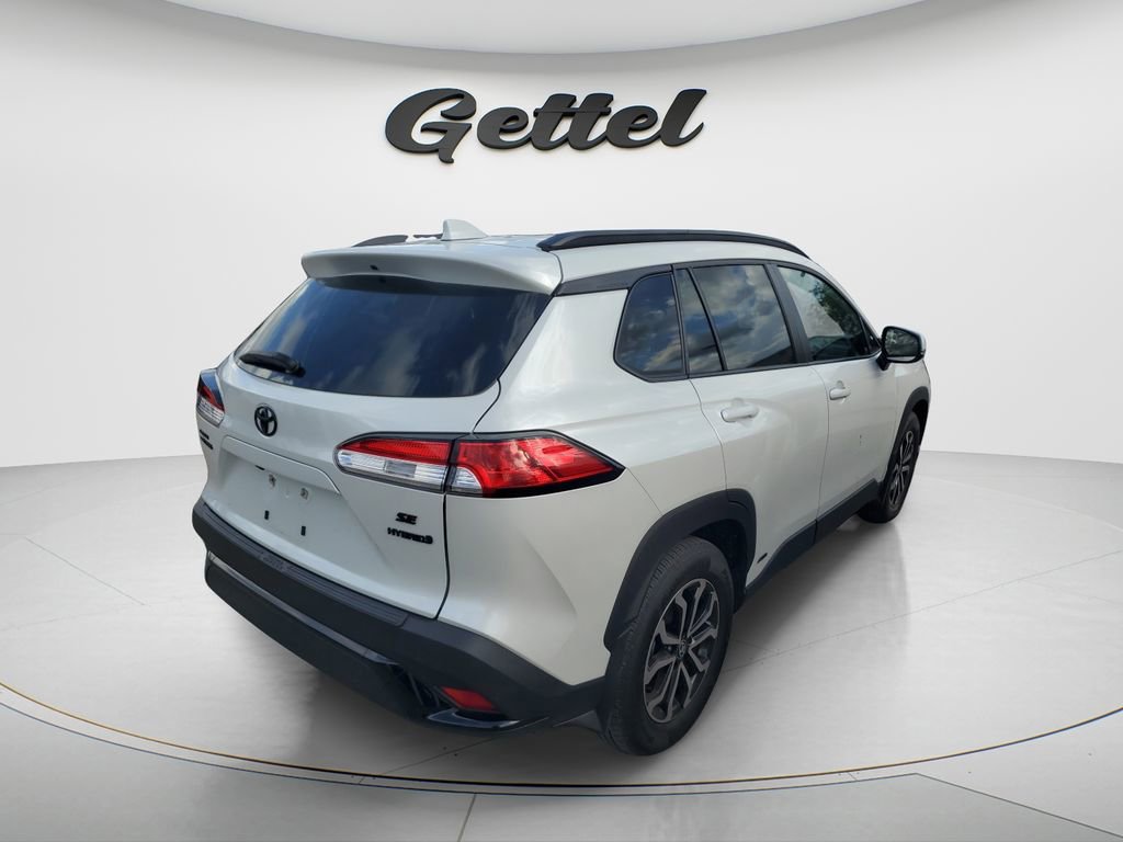 Used 2023 Toyota Corolla Cross SE image 3