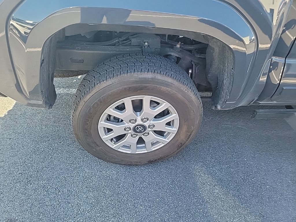 Used 2024 Toyota Tacoma SR5 AWD/4WD image 11