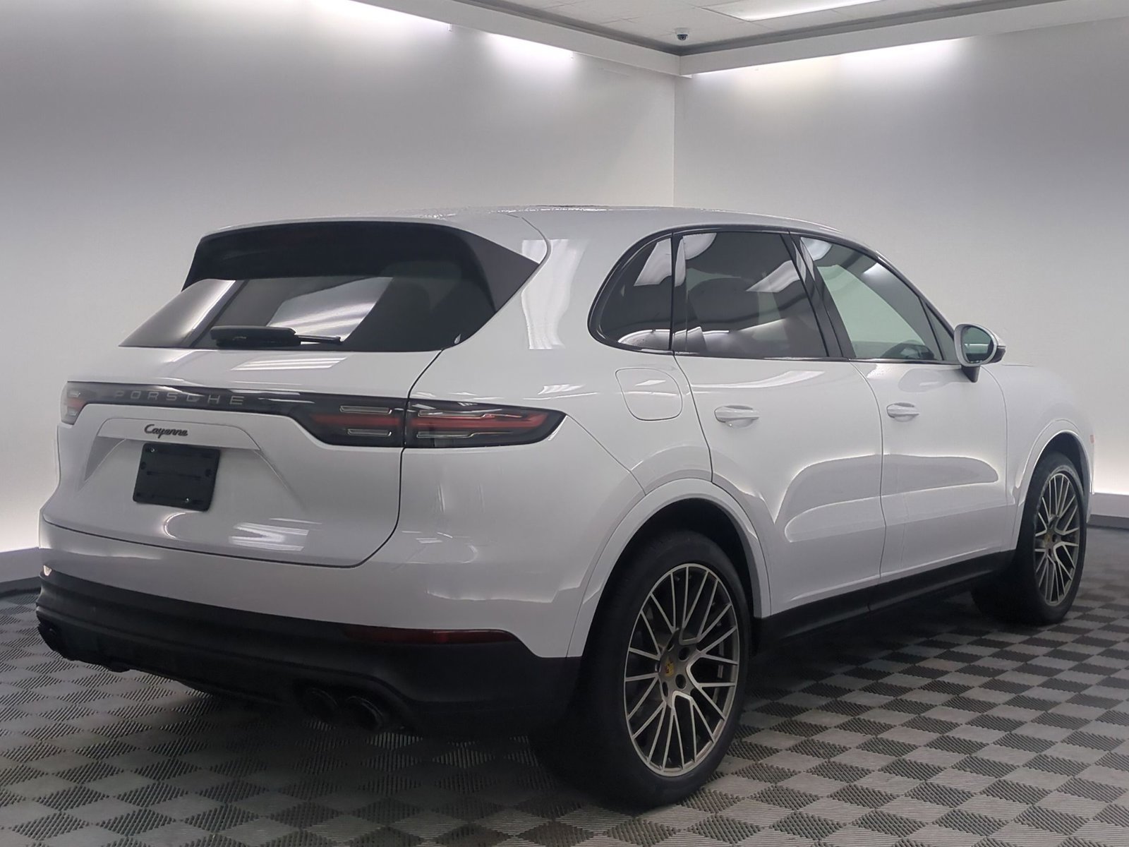 Certified 2022 Porsche Cayenne Platinum Edition AWD/4WD image 9