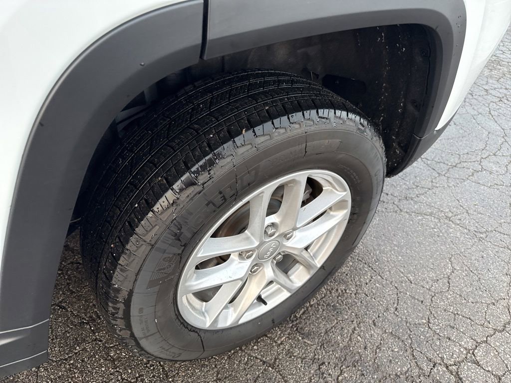 Used 2024 Jeep Grand Cherokee Laredo X image 29