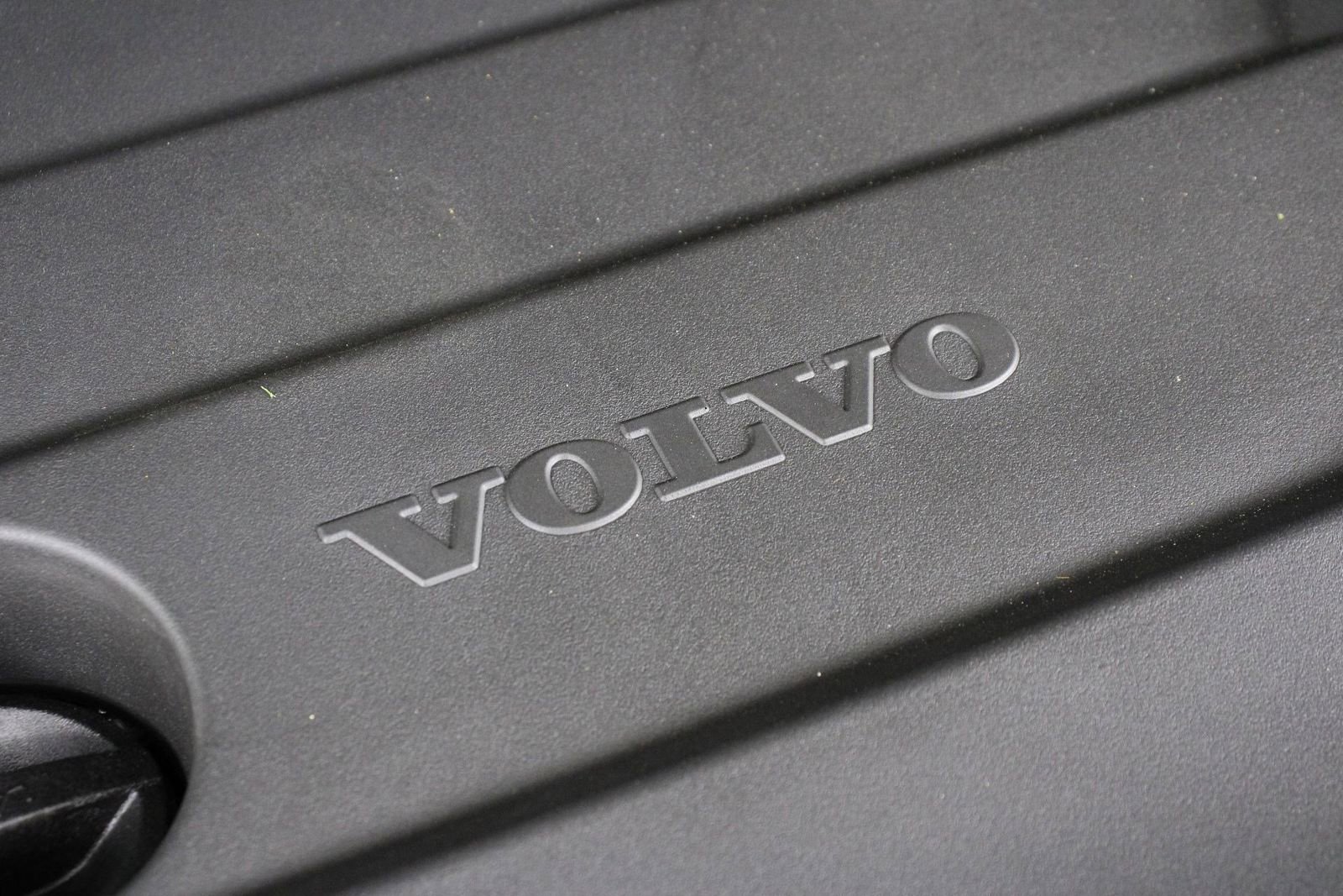 Certified 2025 Volvo XC40 B5 Plus image 25