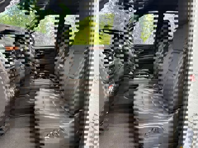 Used 2025 GMC Yukon Denali RWD image 10