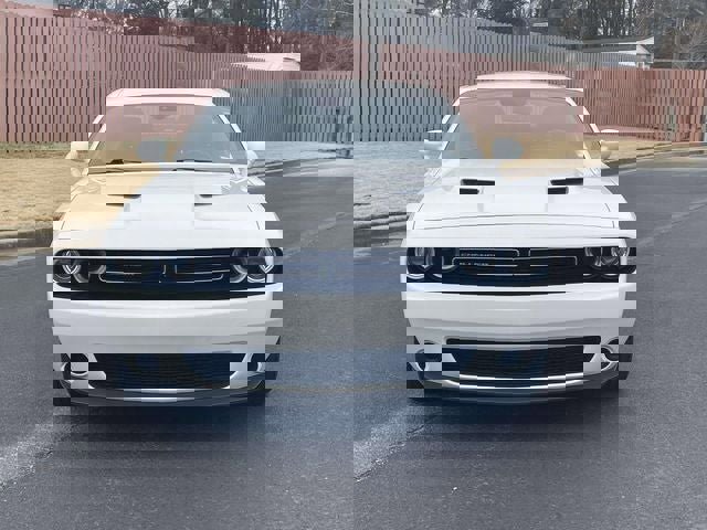 Used 2023 Dodge Challenger SXT image 3