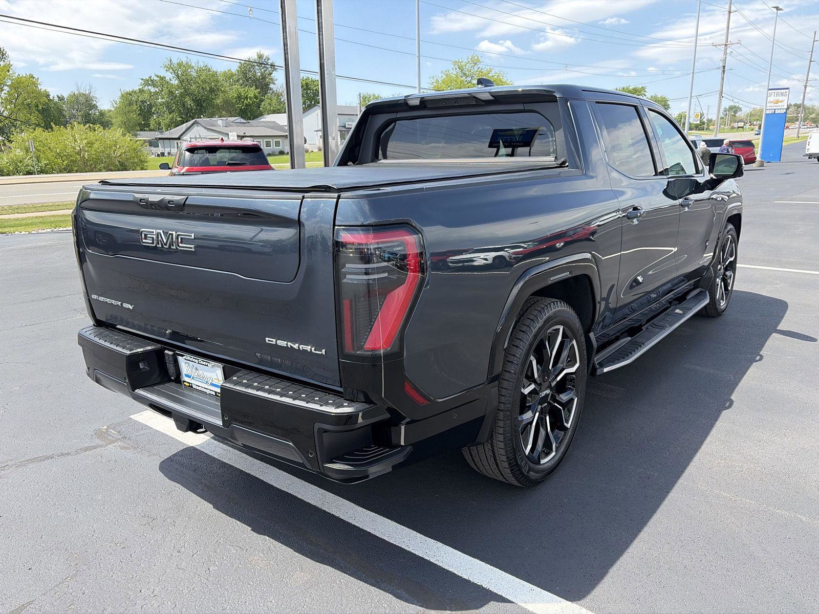 Used 2025 GMC Sierra EV Denali AWD/4WD image 3