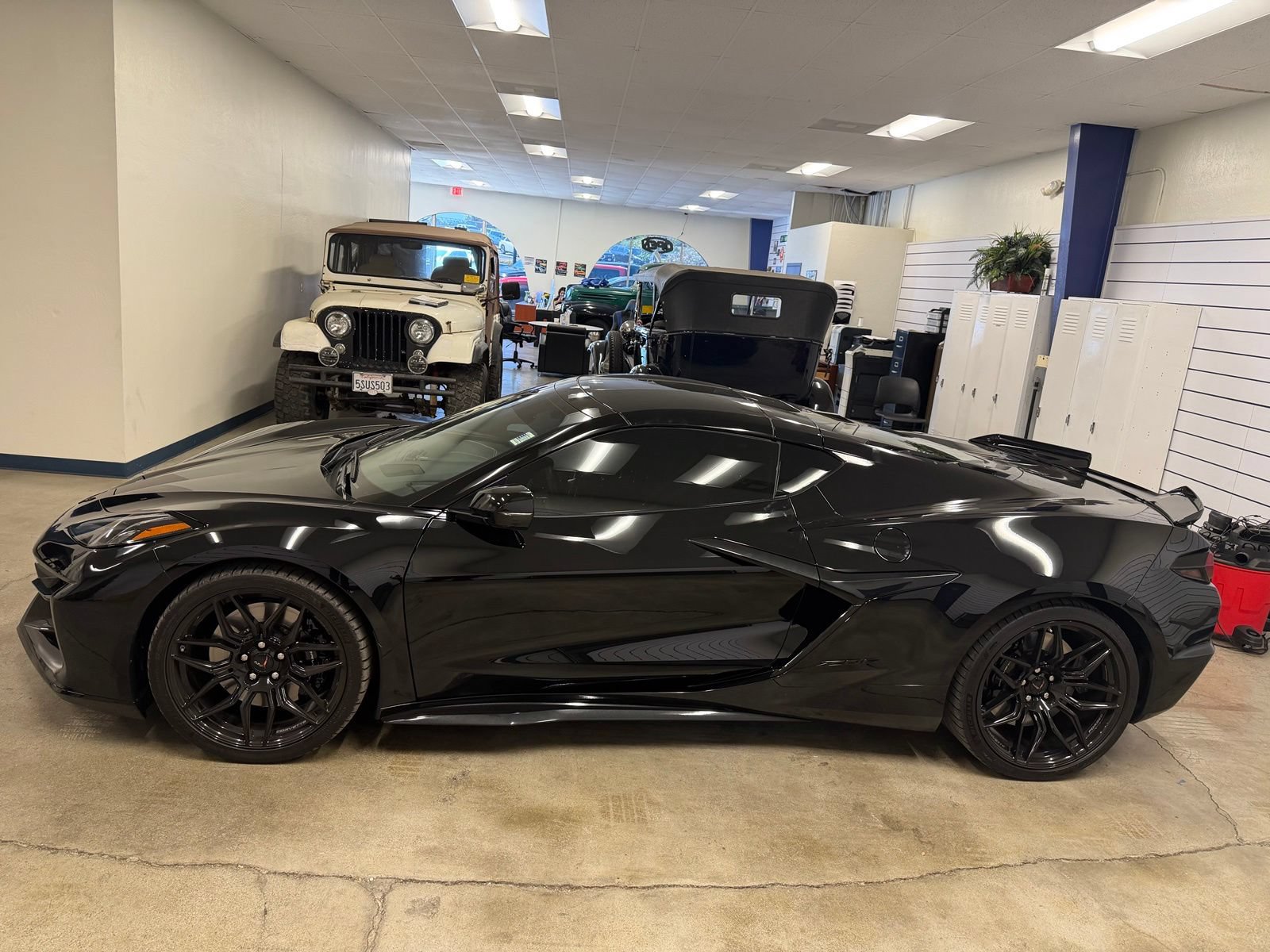 Used 2024 Chevrolet Corvette Z06 RWD image 2