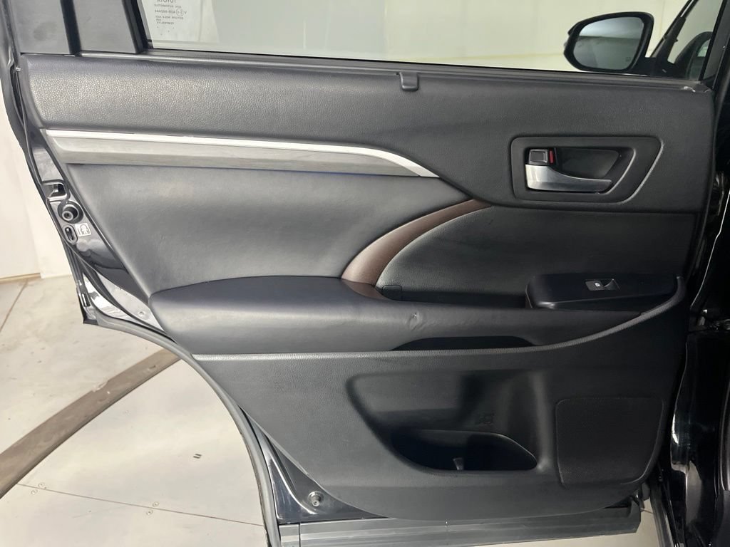 Used 2019 Toyota Highlander Limited AWD/4WD image 28