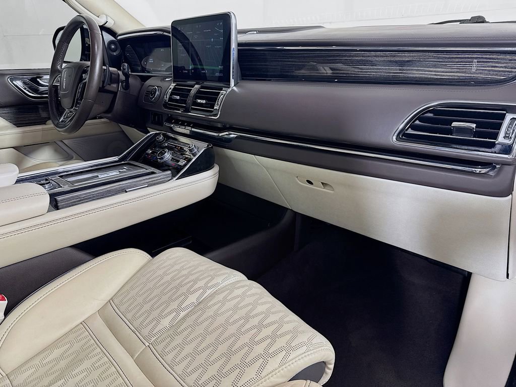 Used 2020 Lincoln Navigator L Black Label w/ Cargo Convenience Package AWD/4WD image 37