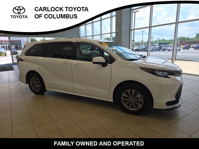 Used 2026 Toyota Sienna LE FWD image 5