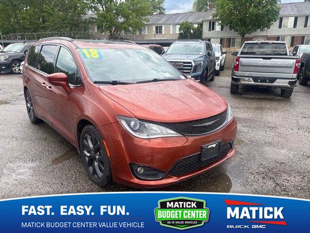Used 2018 Chrysler Pacifica Touring-L Plus FWD image 1