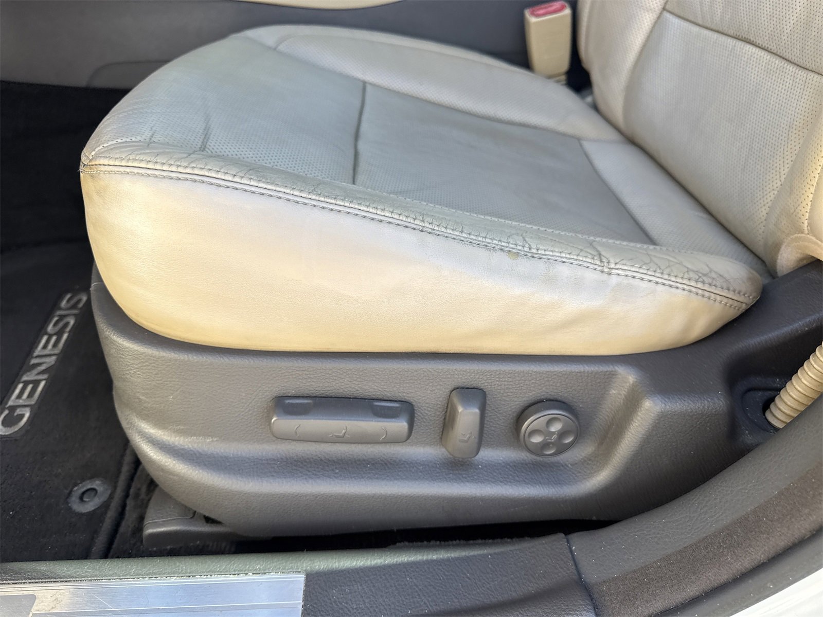 Used 2013 Hyundai Genesis 3.8 w/ Premium Pkg image 21