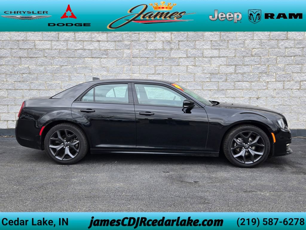 Used 2023 Chrysler 300 Touring L w/ Popular Equipment Group RWD image 6