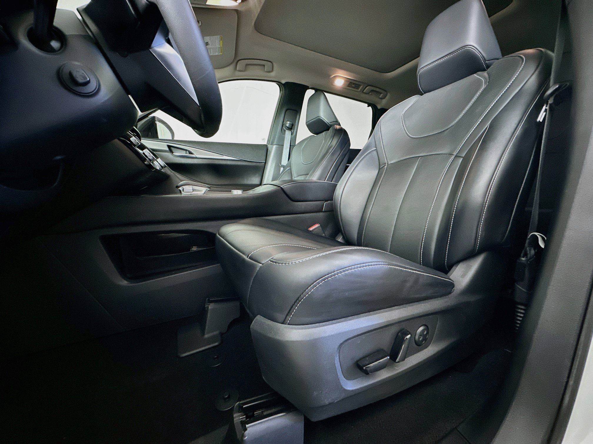 Used 2023 INFINITI QX60 Luxe w/ Vision Package AWD/4WD image 13