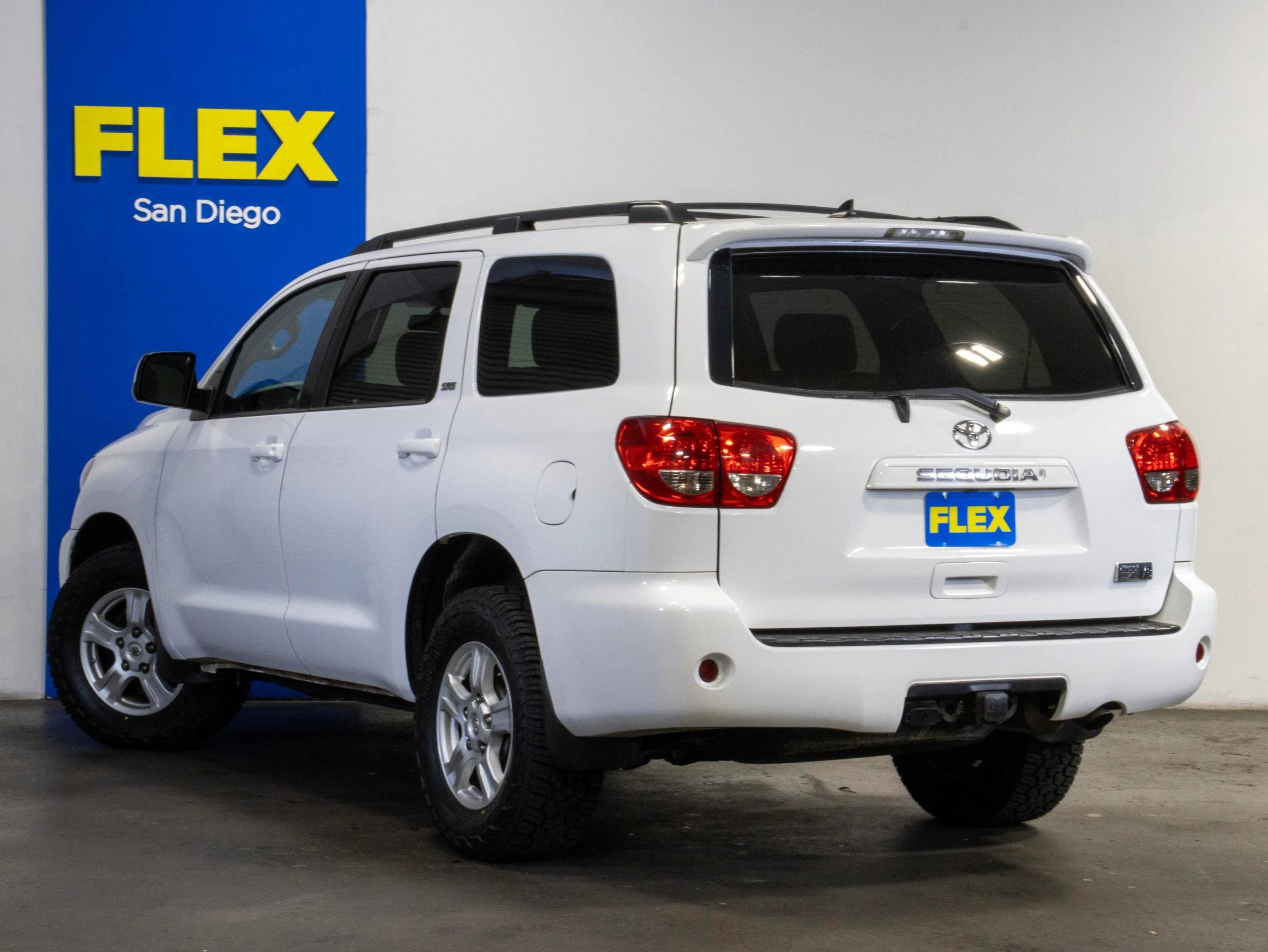 Used 2014 Toyota Sequoia SR5 RWD image 3