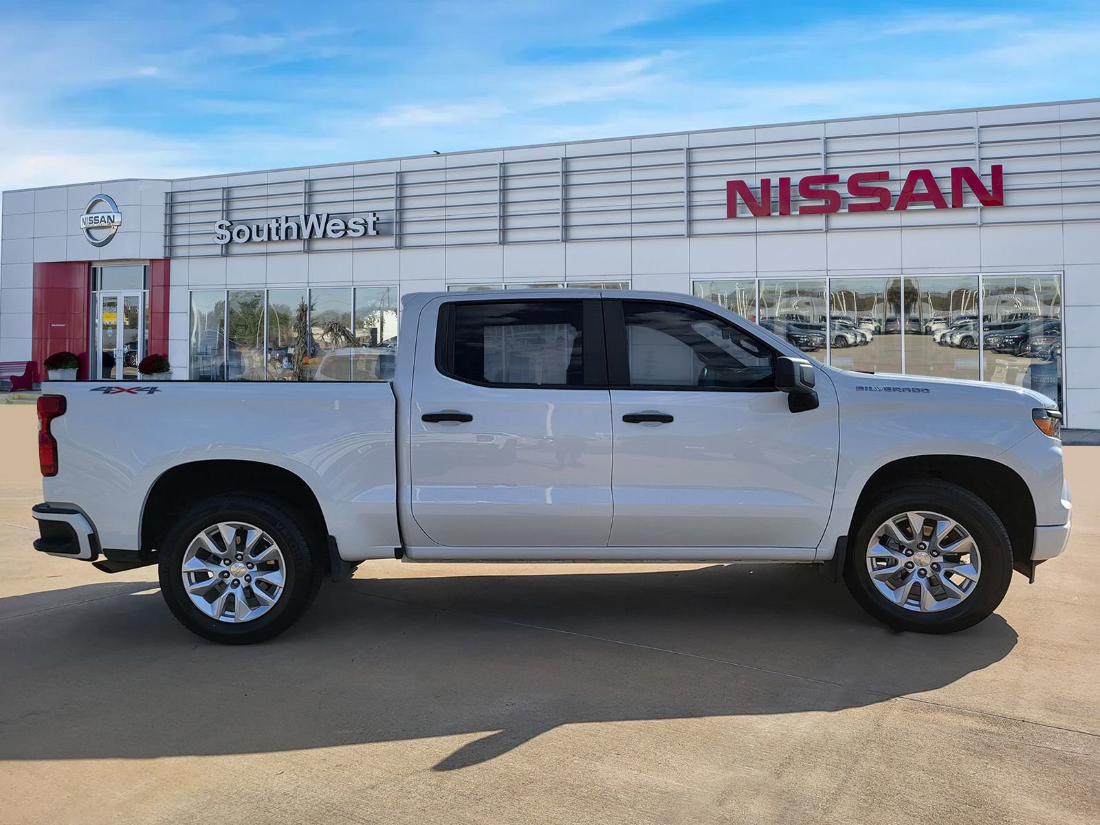 Used 2023 Chevrolet Silverado 1500 Custom image 6