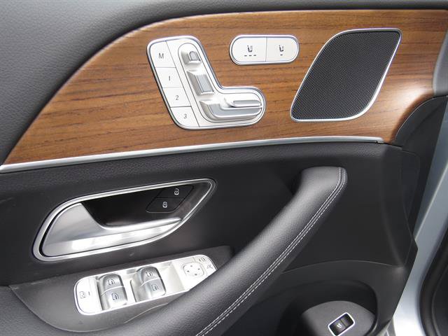 Used 2025 Mercedes-Benz GLE 350 4MATIC w/ Winter Package image 9