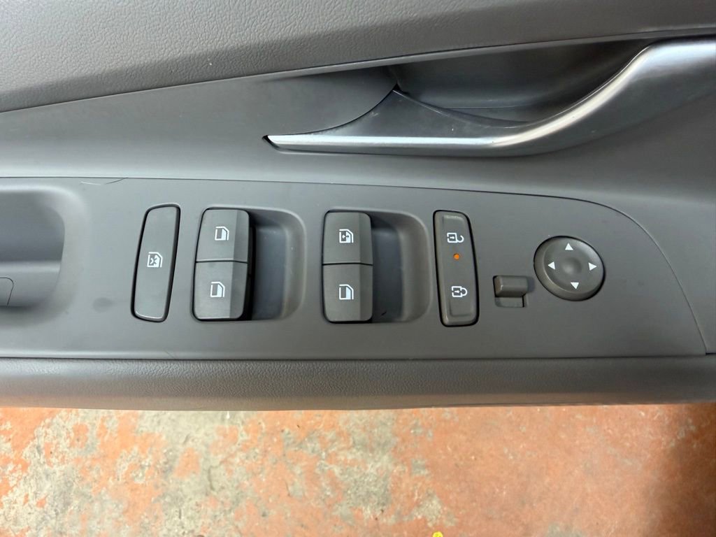 Certified 2024 Hyundai Elantra Blue image 16