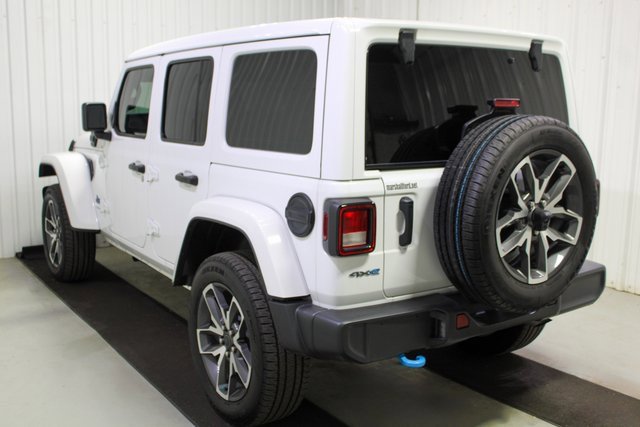 Used 2024 Jeep Wrangler Unlimited image 4