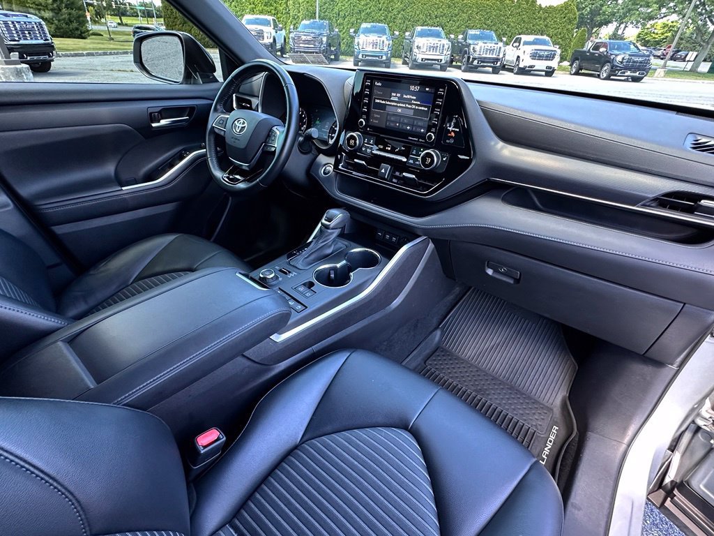 Used 2021 Toyota Highlander XSE AWD/4WD image 14