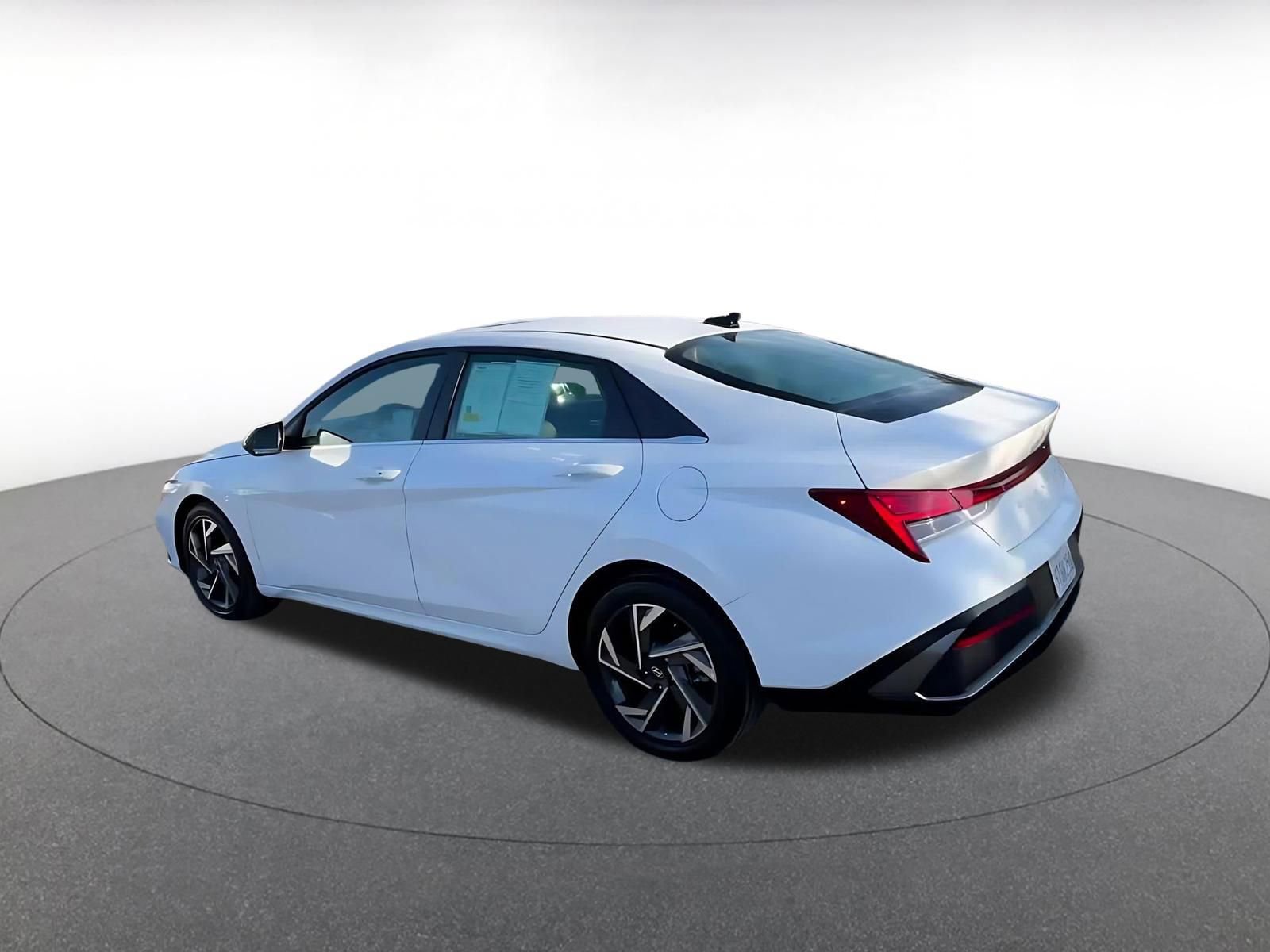 Used 2025 Hyundai Elantra SEL FWD image 10