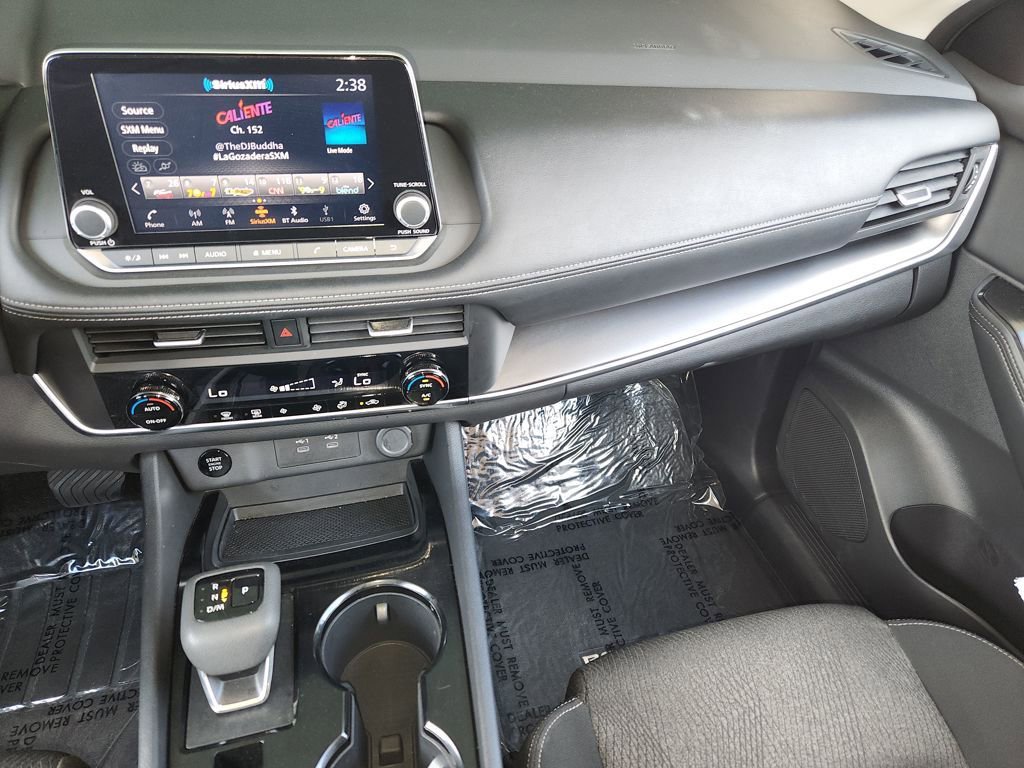 Used 2025 Nissan Rogue SV AWD/4WD image 16