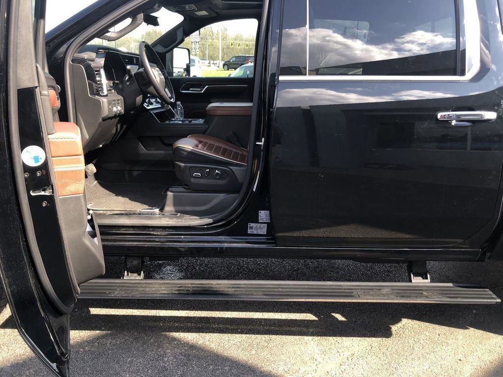 Used 2025 GMC Sierra 2500 Denali Ultimate image 35