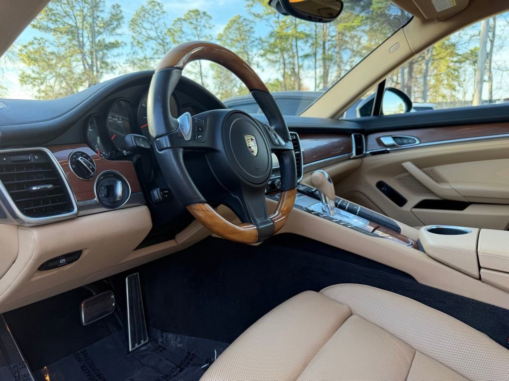 Used 2016 Porsche Panamera 4 image 10