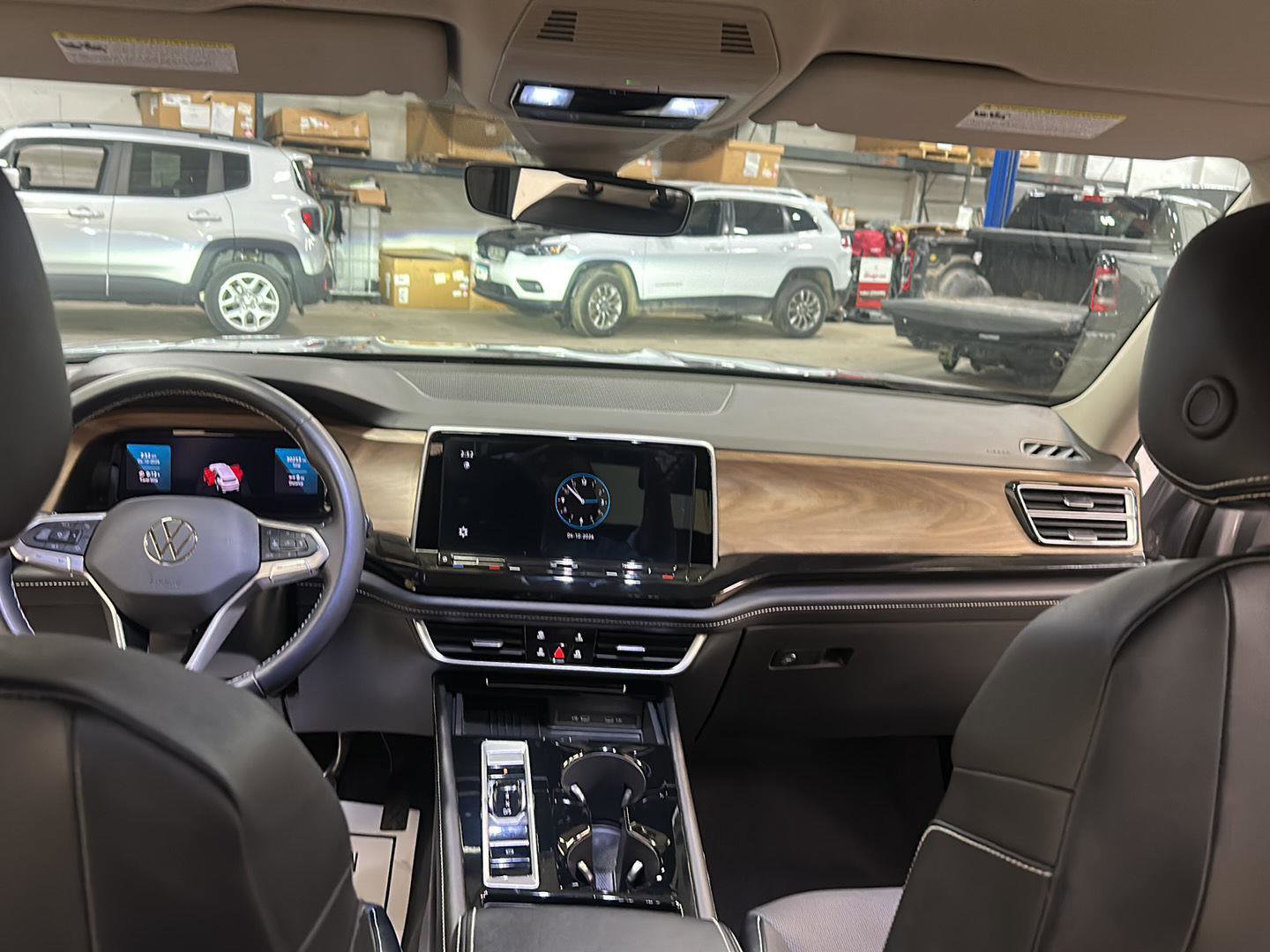 Used 2025 Volkswagen Atlas SE image 26