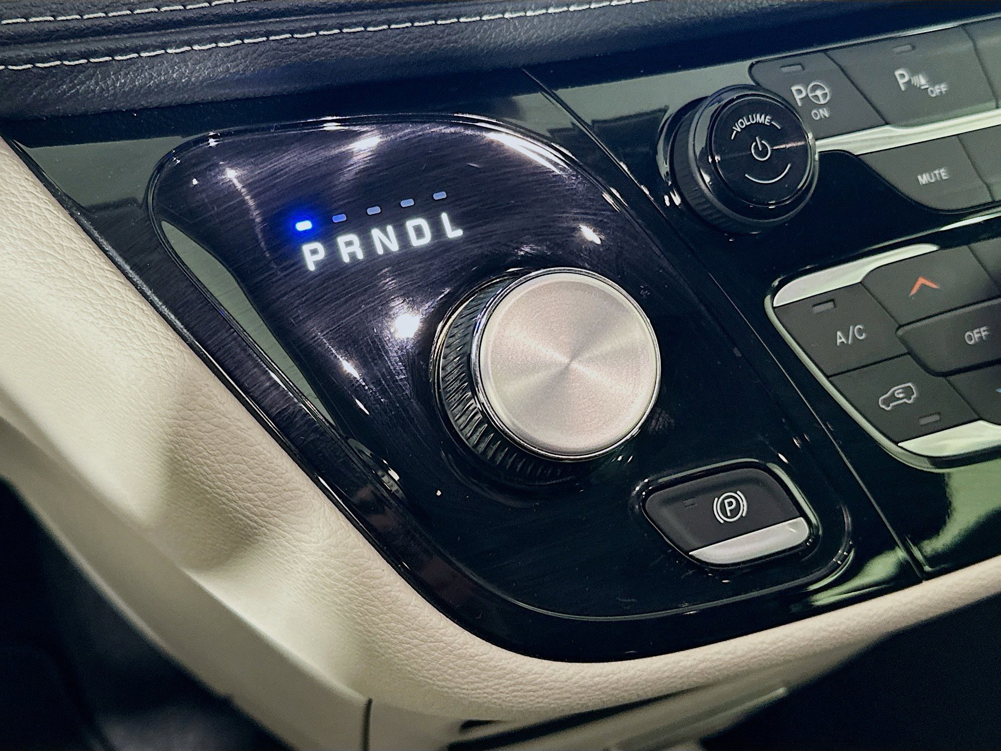 Used 2023 Chrysler Pacifica Touring-L FWD image 24