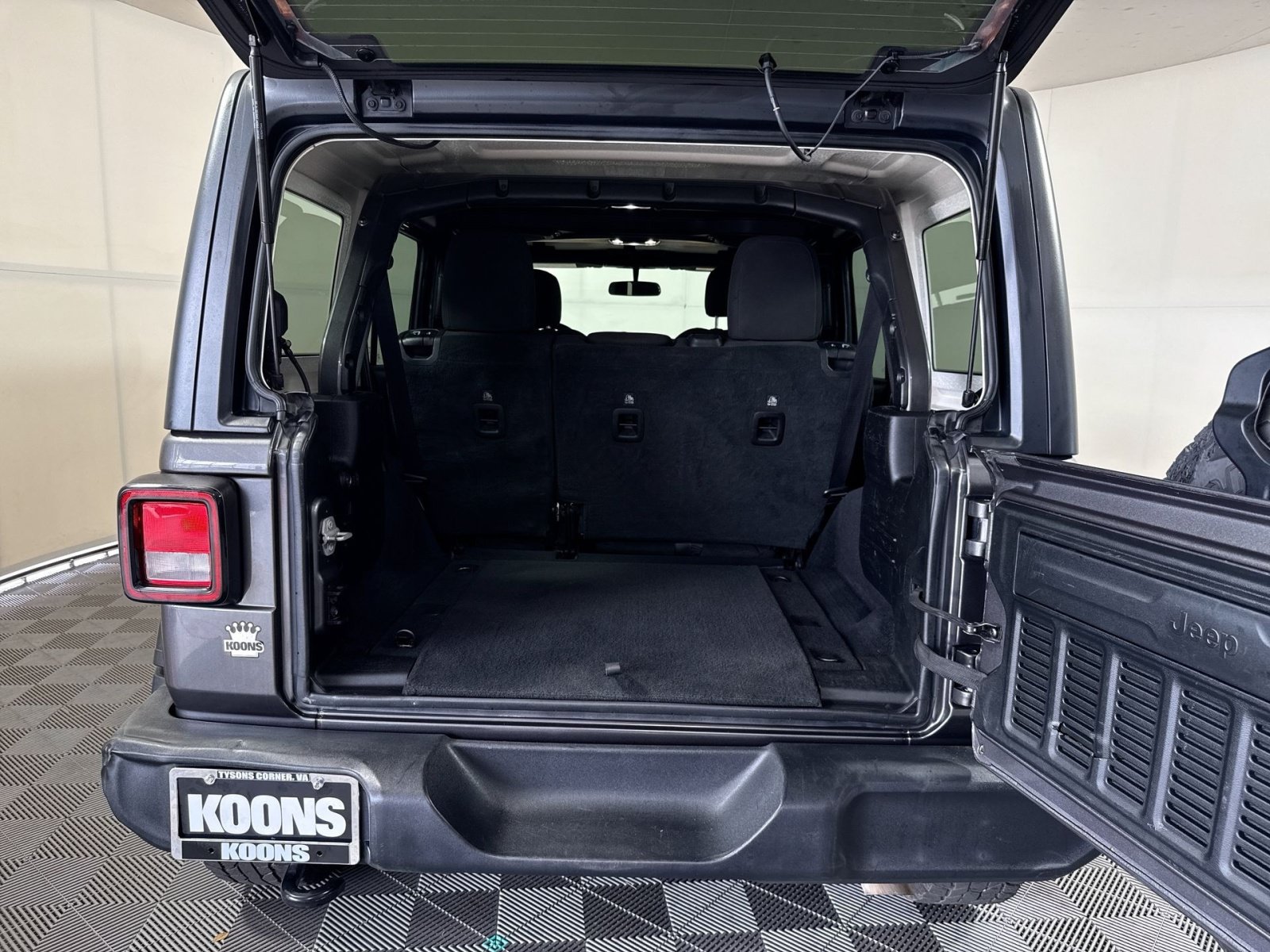 Used 2023 Jeep Wrangler Unlimited Sport AWD/4WD image 24