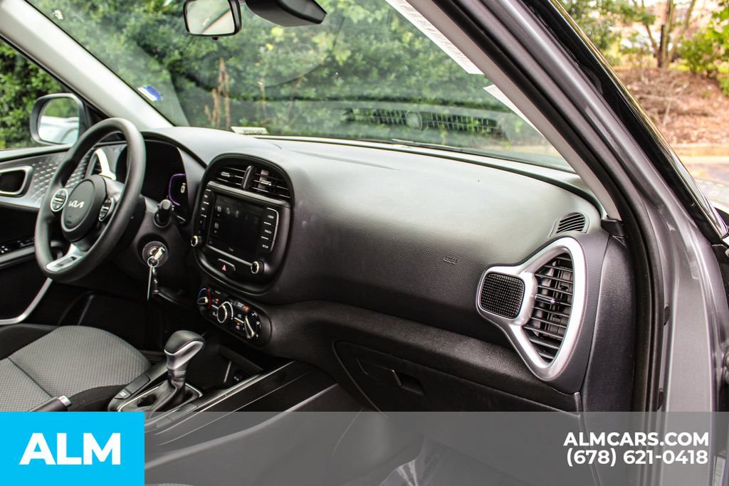 Used 2025 Kia Soul LX w/ LX Technology Package FWD image 23