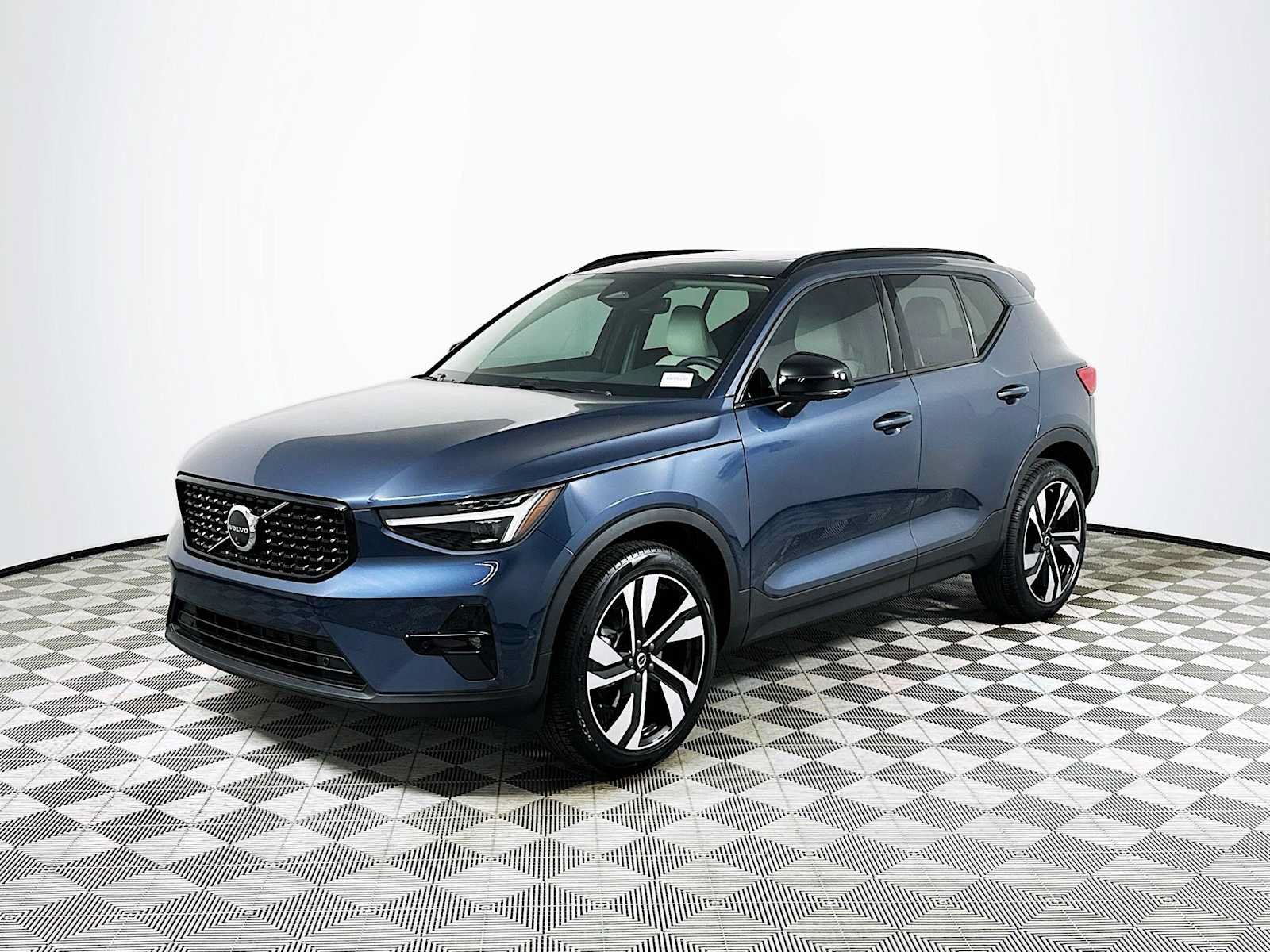 New 2026 Volvo XC40 B5 Ultra w/ Climate Package AWD/4WD image 3