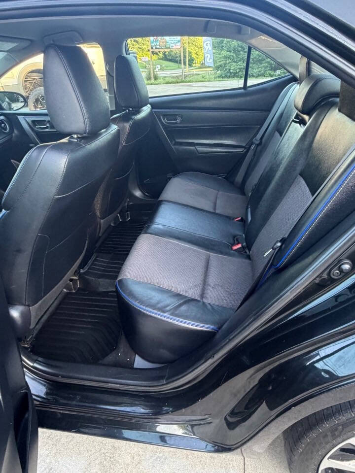 Used 2017 Toyota Corolla SE w/ Carpet Mat Package (TMS) FWD image 16