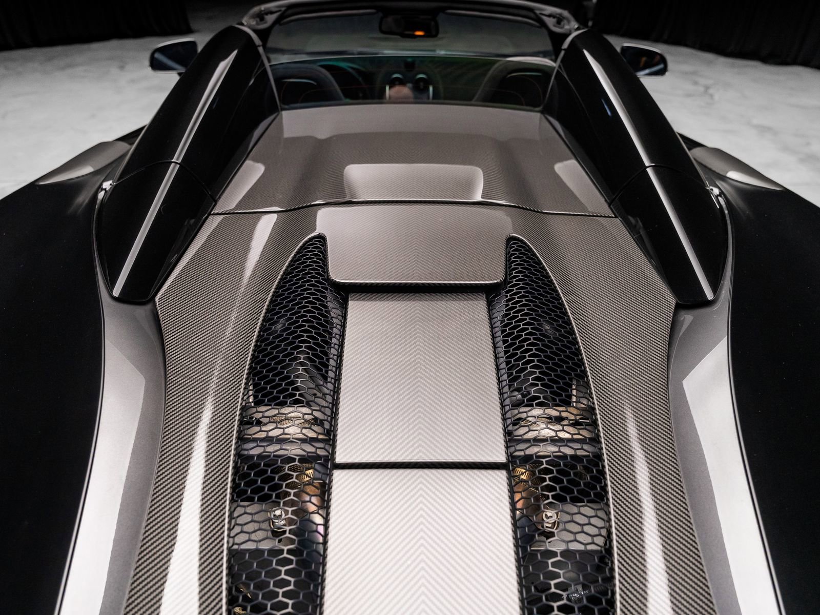 Used 2018 McLaren 570S Spider RWD image 48