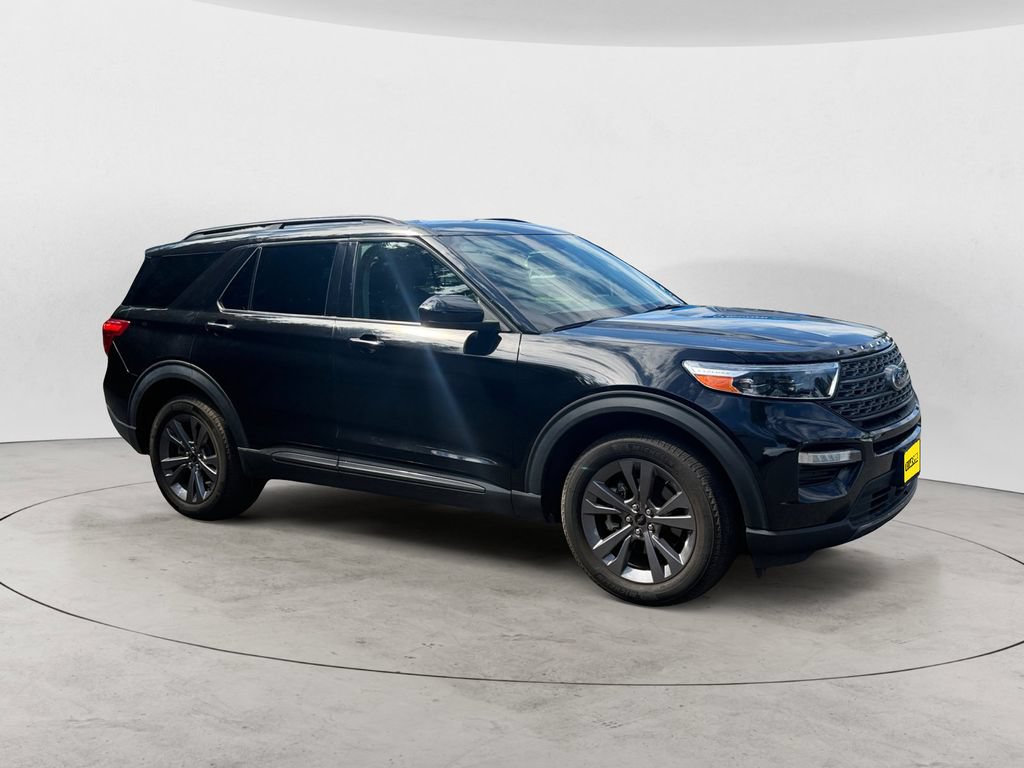 Used 2023 Ford Explorer XLT w/ Equipment Group 202A AWD/4WD image 3