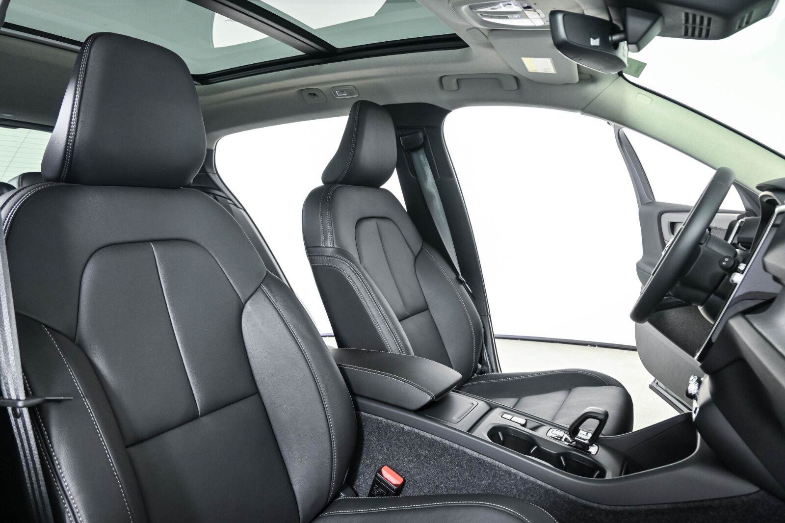 New 2026 Volvo XC40 B5 Core w/ Protection Package Premier AWD/4WD image 22