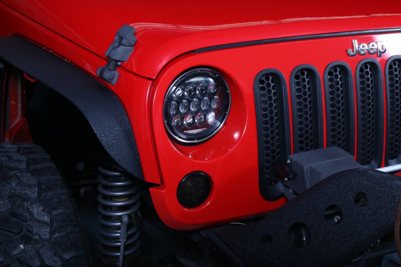 Used 2015 Jeep Wrangler Unlimited Sahara AWD/4WD image 27